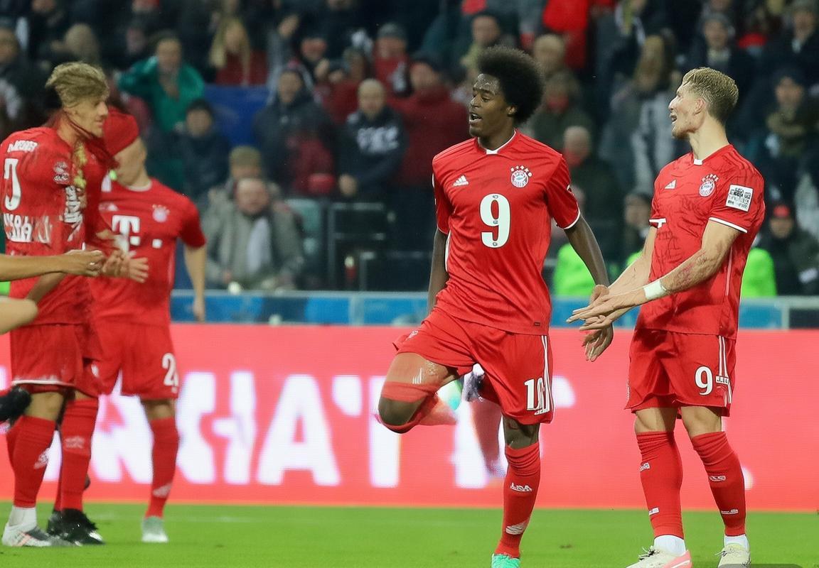 欧冠小组赛：拜仁慕尼黑逆转攀升，巴塞罗那取胜，利物浦不敌国际米兰，最新积分榜形势解析